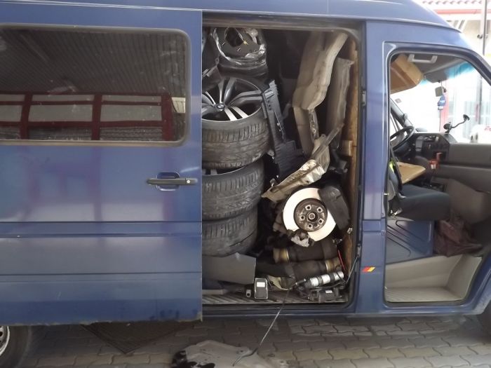 Ein BMW im Kleintransporter